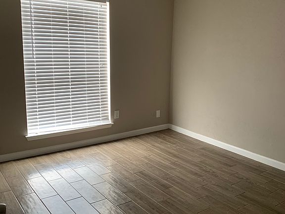 4th image of 5625 Antoine Dr APT 202