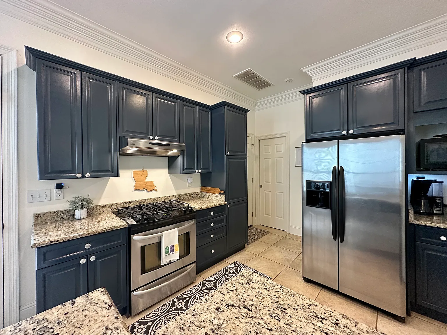 3 bed, 2.5 bath, 1750 sqft, $2,500 — Photo 3