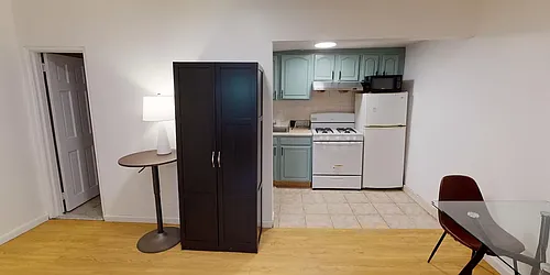 Rented by R New York