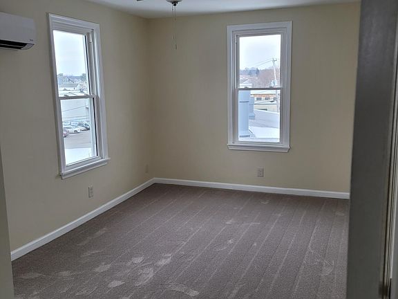 2nd bedroom with closet