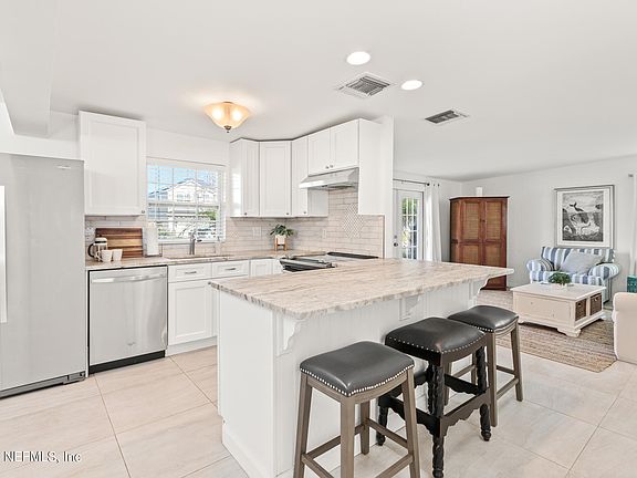 5th image of 818 6TH Avenue N