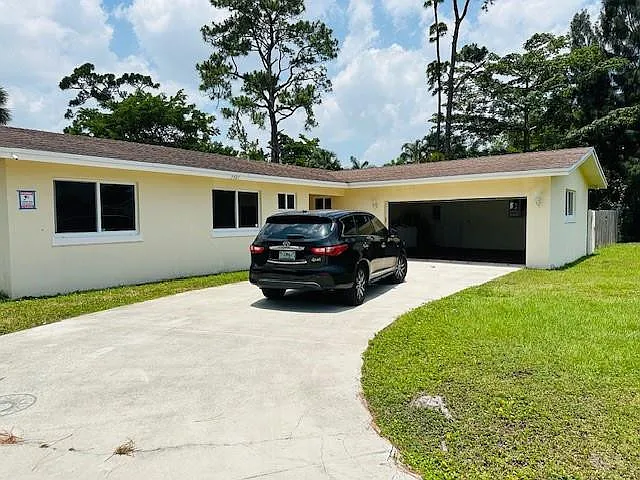 4 bed, 2.0 bath, 2100 sqft, $3,900 — Photo 2