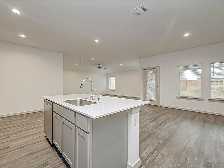 3418 Lake Landing Ln — Photo 25