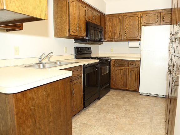 5th image of 1011 121st Ln NE