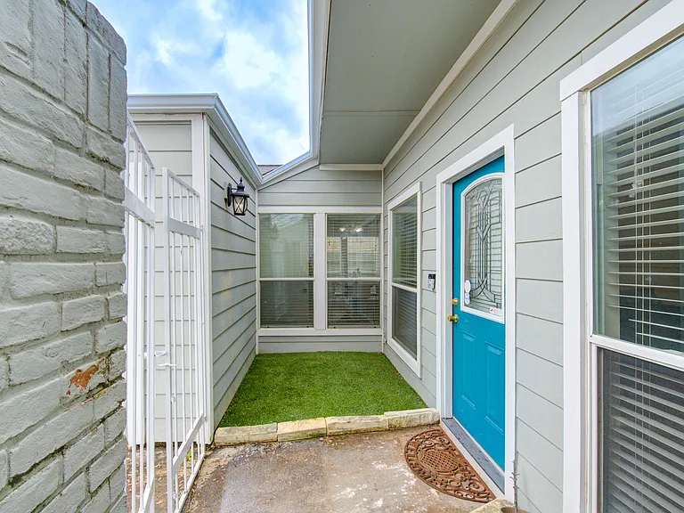 1522 S Kirkwood Rd — Photo 15