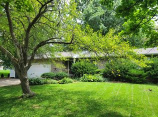 1103 W Frances Dr, Mahomet, IL 61853
