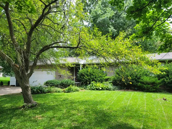 1103 W Frances Dr, Mahomet, IL 61853