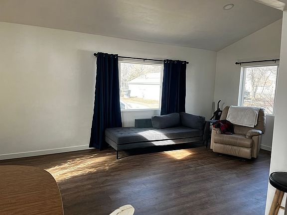 4th image of 219 10th Ave
