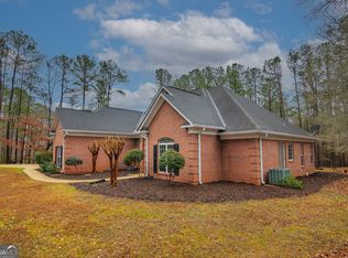 202 Winding Lake Dr, Hamilton, GA 31811