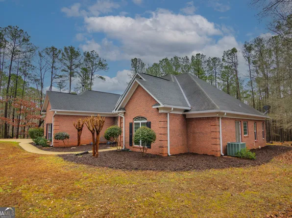 202 Winding Lake Dr, Hamilton, GA 31811