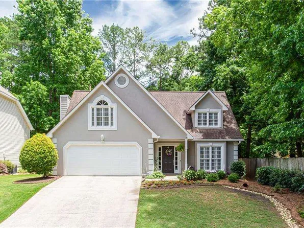 8895 Club River Dr, Roswell, GA 30076