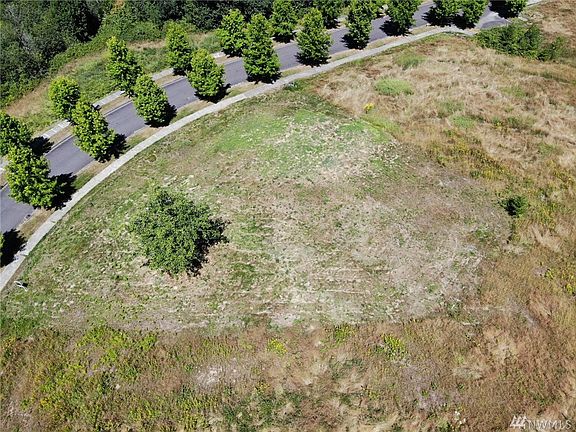 5th image of 110 Redwood Ln