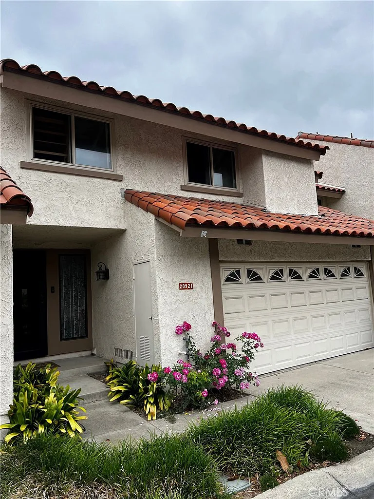 3 bed, 2.5 bath, 1678 sqft, $4,300 — Photo 1