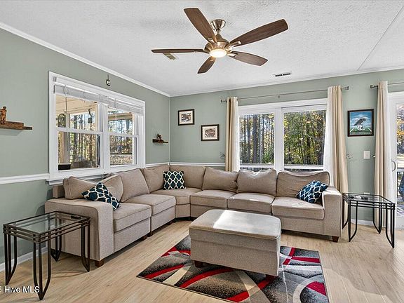 3rd image of 407 Sandlewood Drive NW