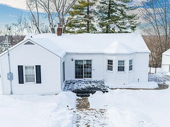 705 Grand View Ave, Pekin, IL 61554