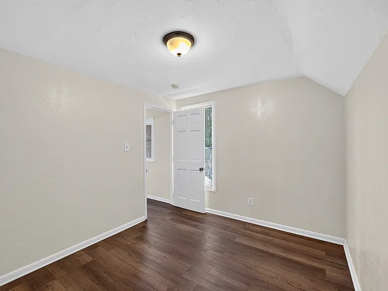 505 Brown St — Photo 9