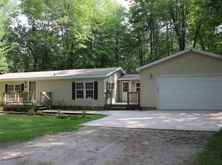 6929 Countryside Dr, Houghton Lake, MI 48629