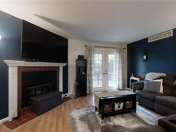 5th image of 142 Charter Oaks Dr #A