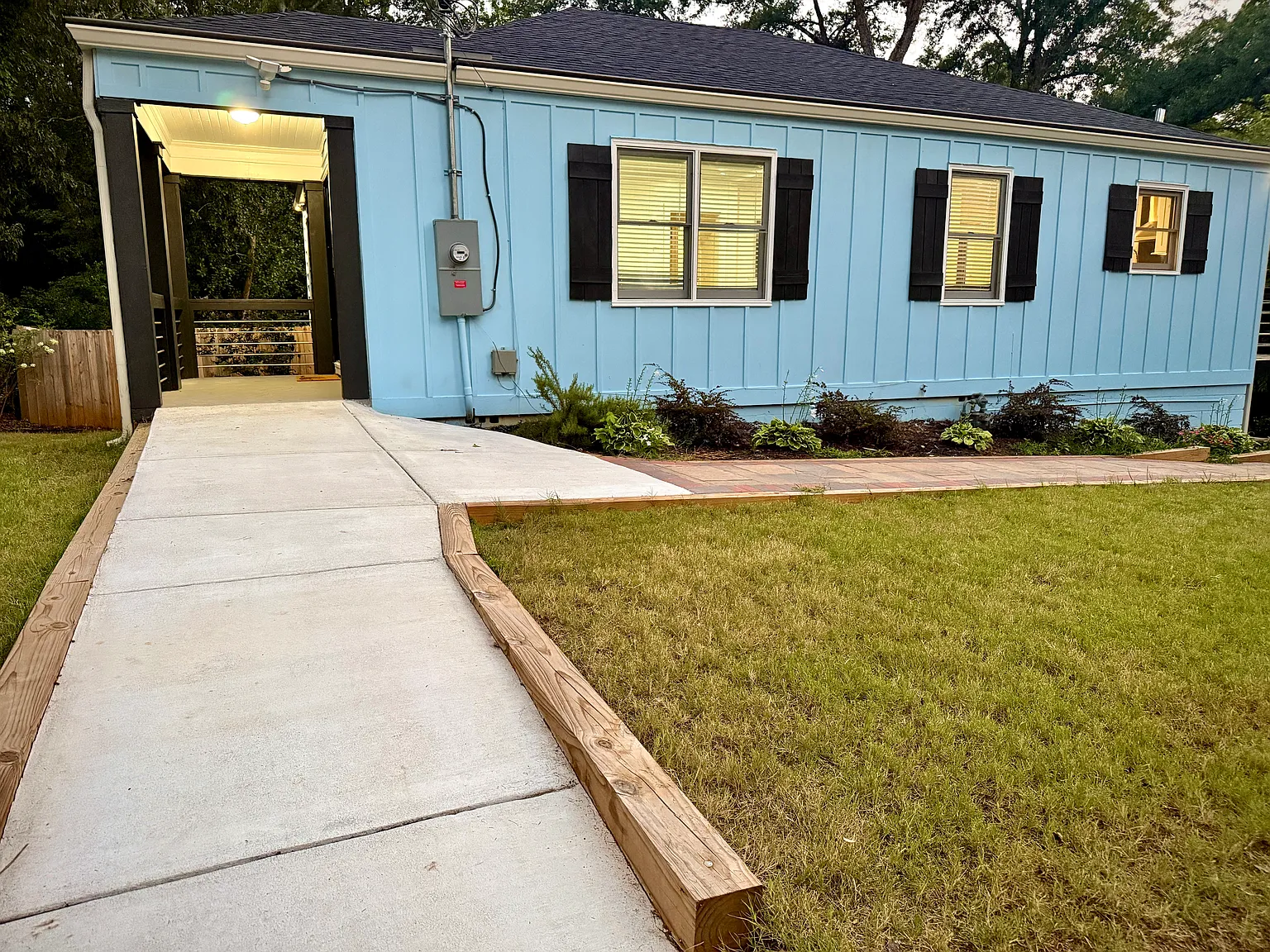 1232 Almont Dr SW — Photo 2