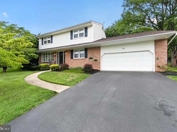 15 Craig Dr, Reading, PA 19606