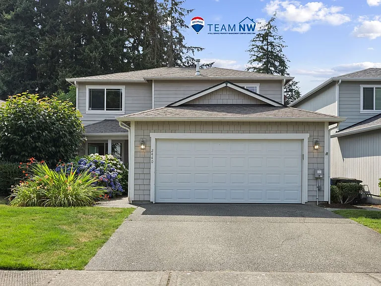 2440 Boulevard Heights Loop SE — Photo 1