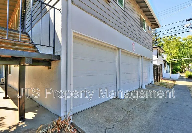 4439 V St #5 — Photo 51