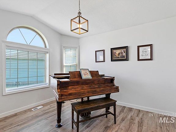 5th image of 2788 Sagebrush Dr