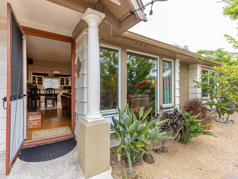 805 Regal Rd — Photo 34