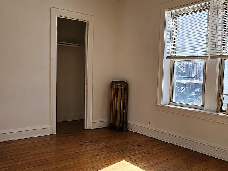 7726 S Jeffery Blvd #3W — Photo 8
