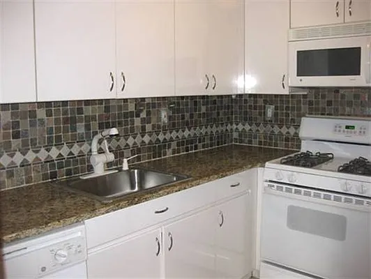 Sold by Hudson Place Realty | media 8