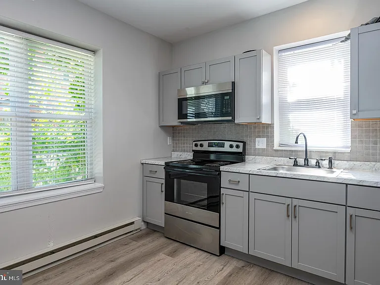 419 Woodward St #4 — Photo 7
