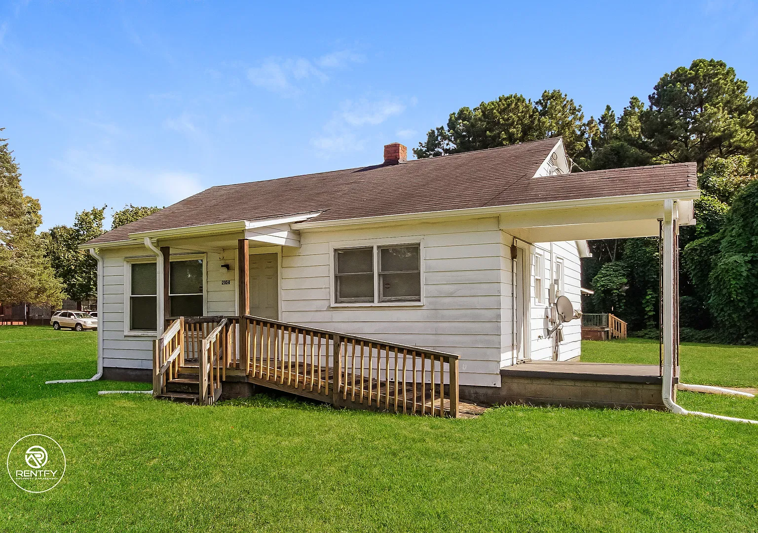 2104 E Greenbriar Rd Statesville, NC 28625 — Photo 2