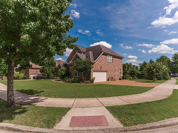 2nd image of 1055 Sierra Gorda Dr