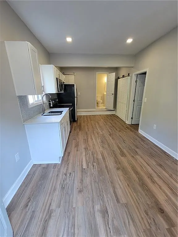1 bed, 1.0 bath, 2456 sqft, $1,300 — Photo 1