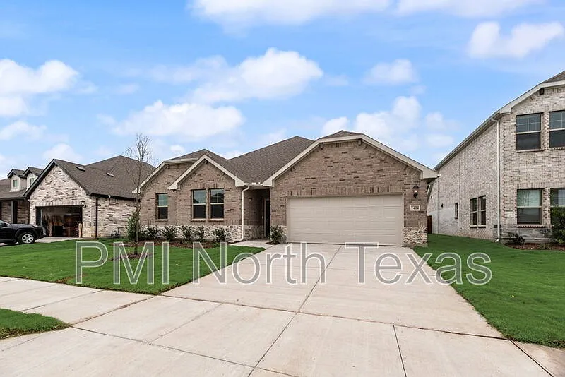 4 bed, 2.0 bath, 1874 sqft, $2,199 — Photo 3
