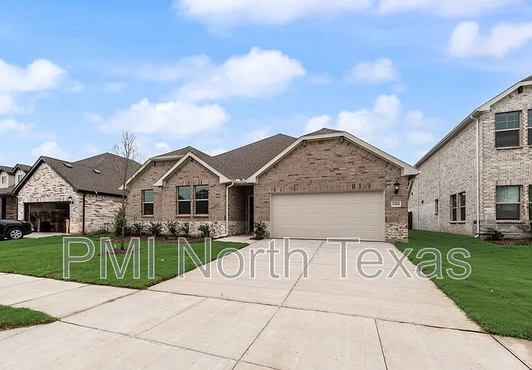 1404 Winters Way — Photo 3