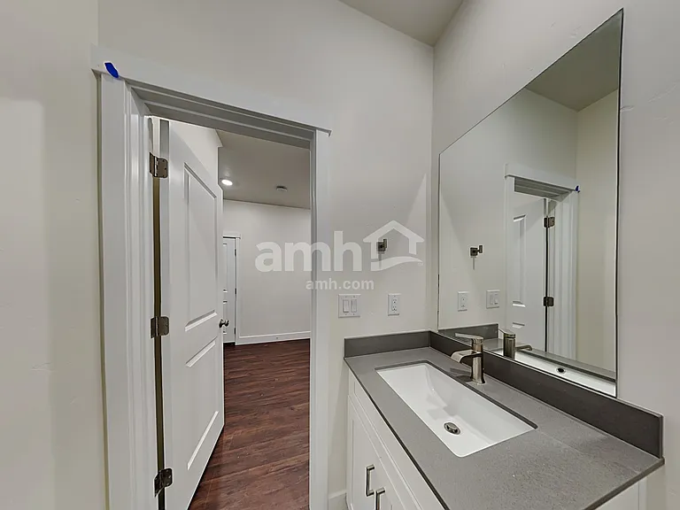 740 S Retort Ave — Photo 6
