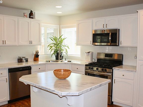 4th image of 4027 NE 165th Pl
