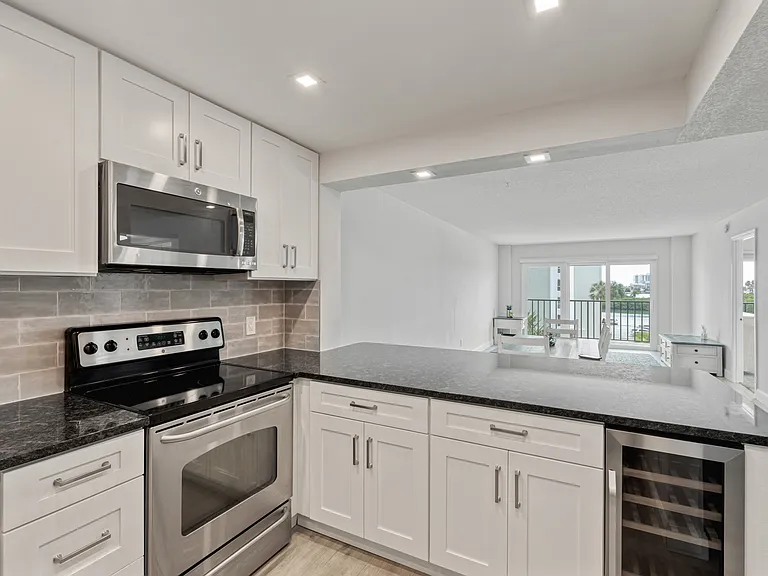 51 Island Way #411 — Photo 3