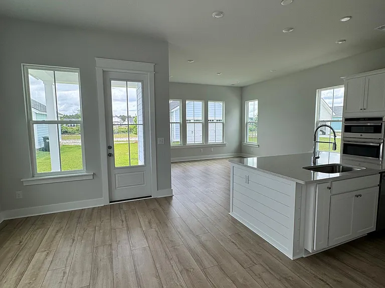 184 Ashworth Dr — Photo 8