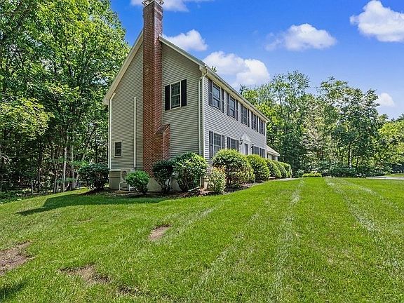 3rd image of 33 Colleen Dr