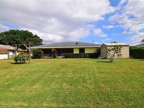 2nd image of 126 Eleanor Ct