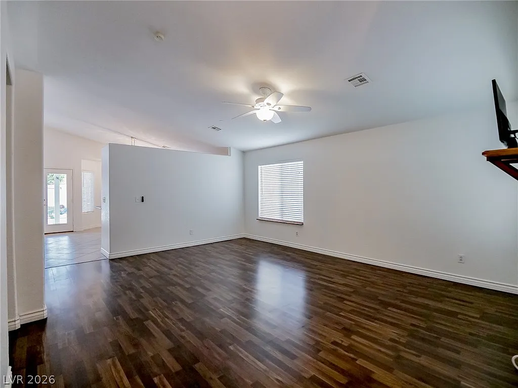 3 bed, 2.0 bath, 1754 sqft, $3,000 — Photo 4