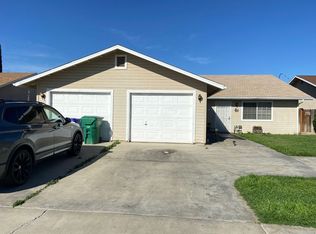 3 Bedroom 2 Bathroom Duplex -, Porterville, CA 93257