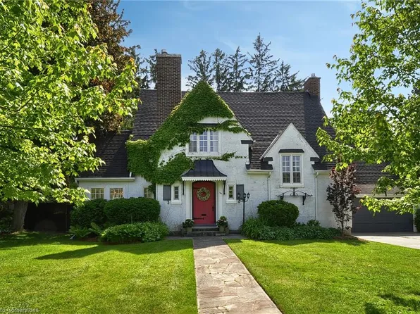 133 Dunbar Rd S, Waterloo, ON N2L 2E8