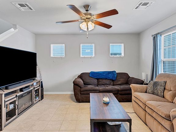 2nd image of 127 Friendship Oak Dr