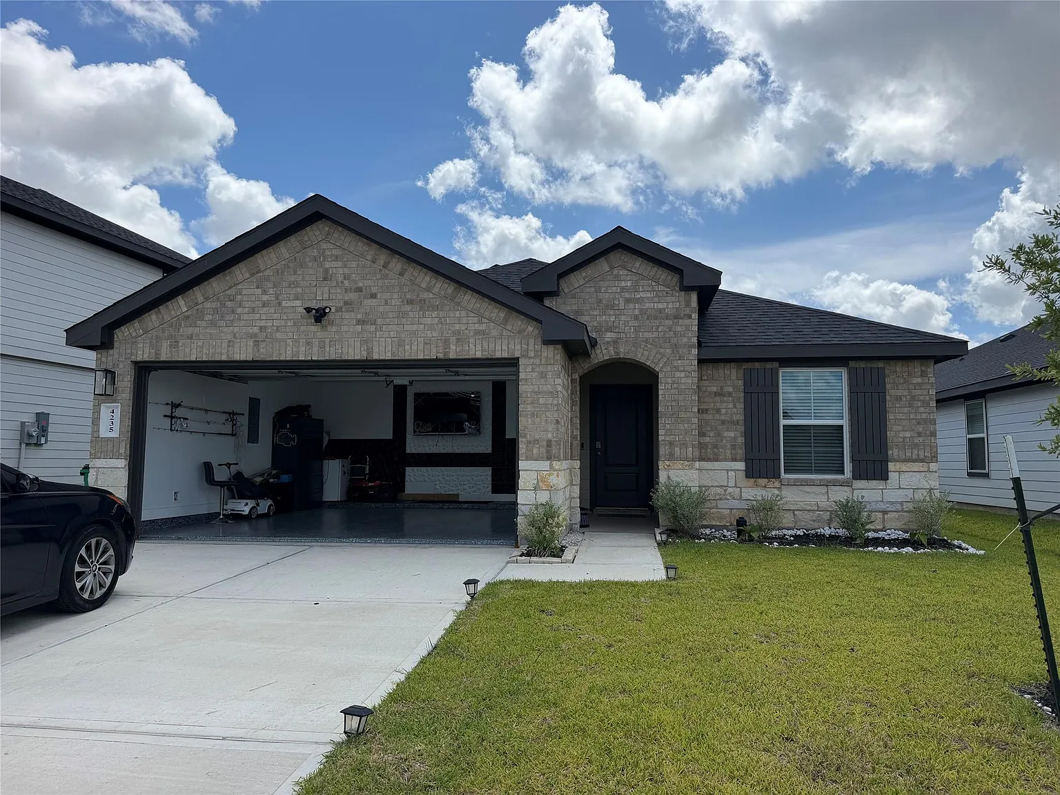 4 bed, 2.0 bath, 1544 sqft, $2,400 — Photo 2