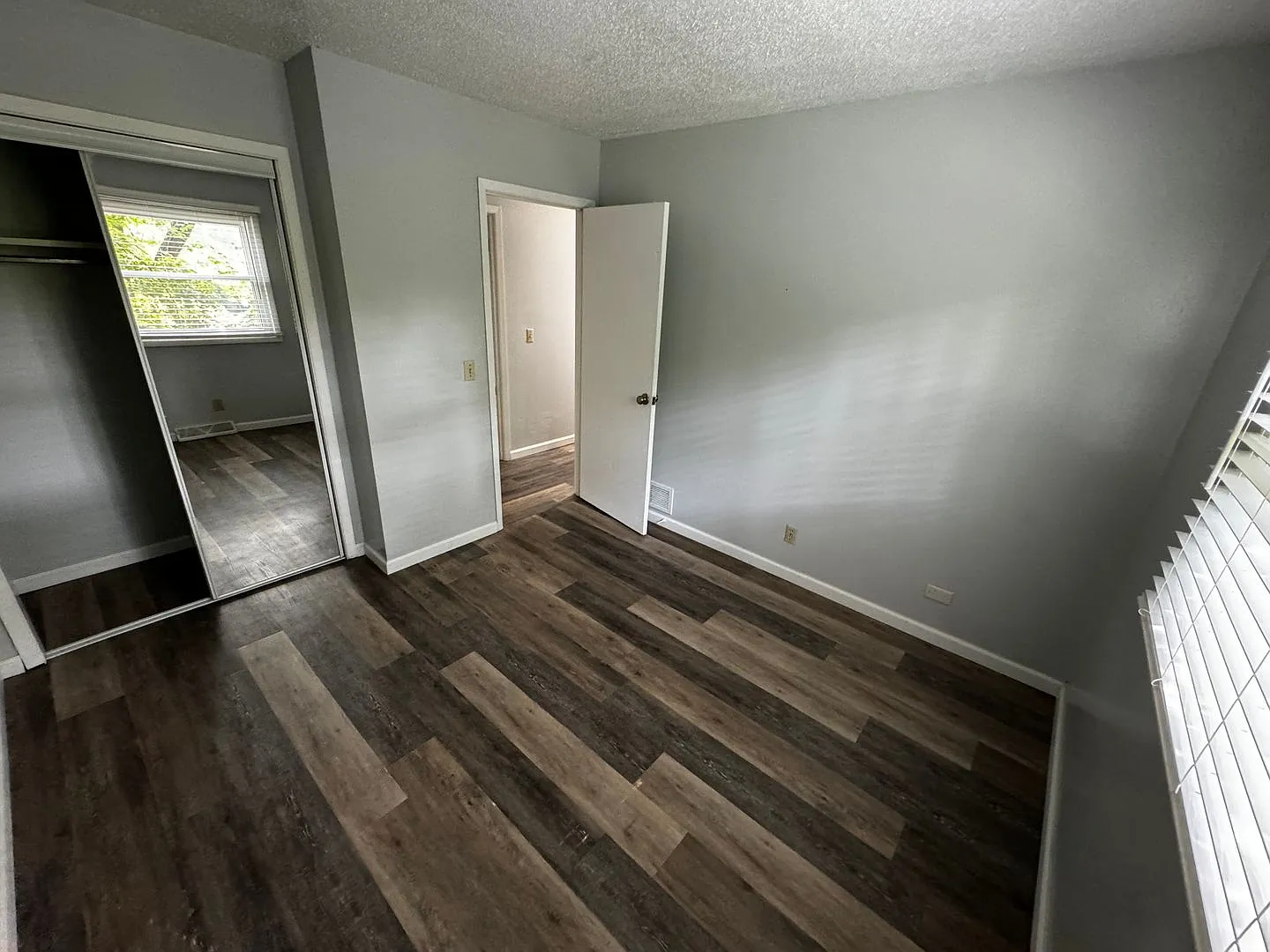 3 Bedroom house in Bettendorf 2 Bath 1 car attached garage with walkout basement — Photo 4