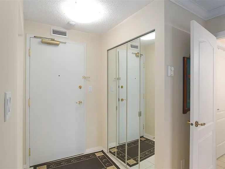 7500 Granville Ave #405 — Photo 10