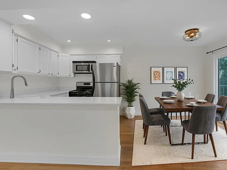 608 Inverrary Ln #608 — Photo 4
